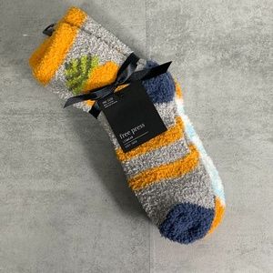 3/$20 Free Press 2 Pair Fuzzy Socks SZ 6-10.5
